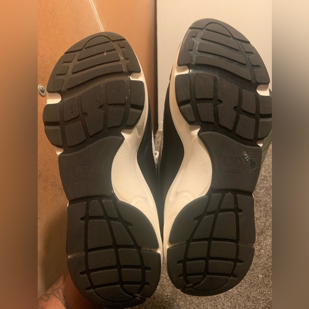 Christian Dior B22
